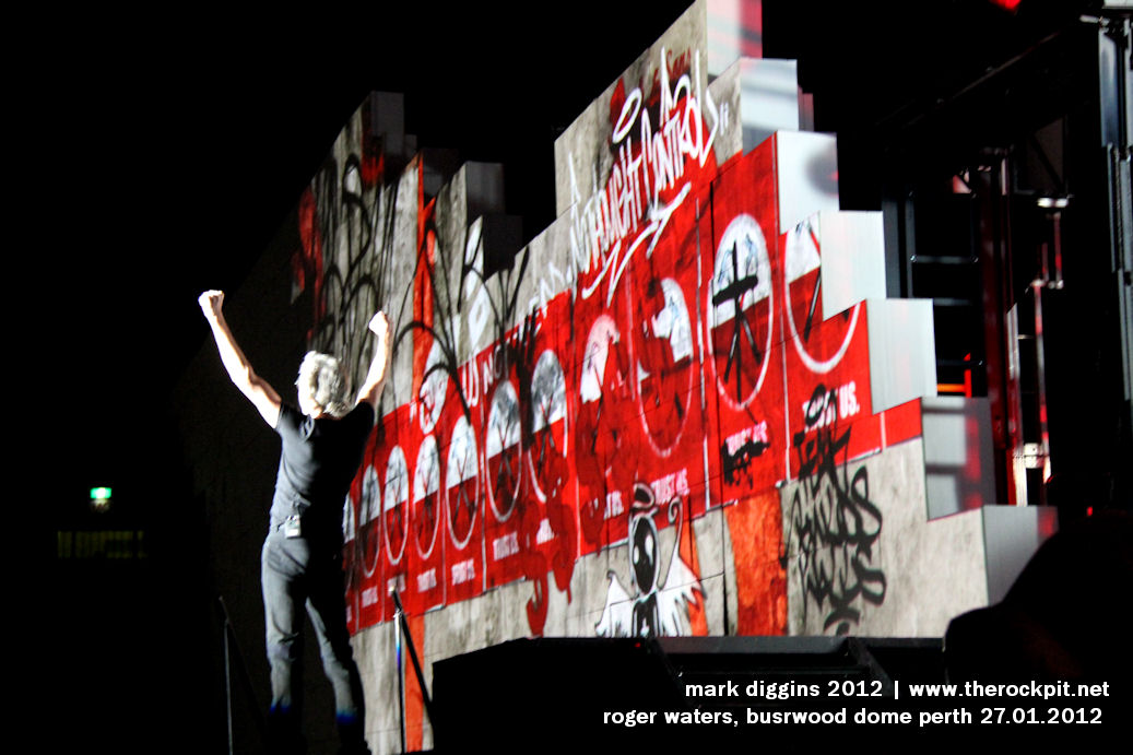 Roger Waters The Wall www.therockpit.net
